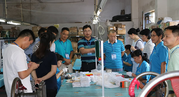 雙節(jié)致信 | 以“月光為禮，國慶作伴”致敬新老客戶的溫暖|廣有五金&東莞合頁